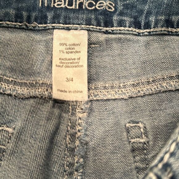 Maurice’s Jean Shorts Size 3/4 Denim Distressed - Picture 3 of 6